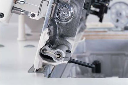 Juki DDL-8700 bobbin open