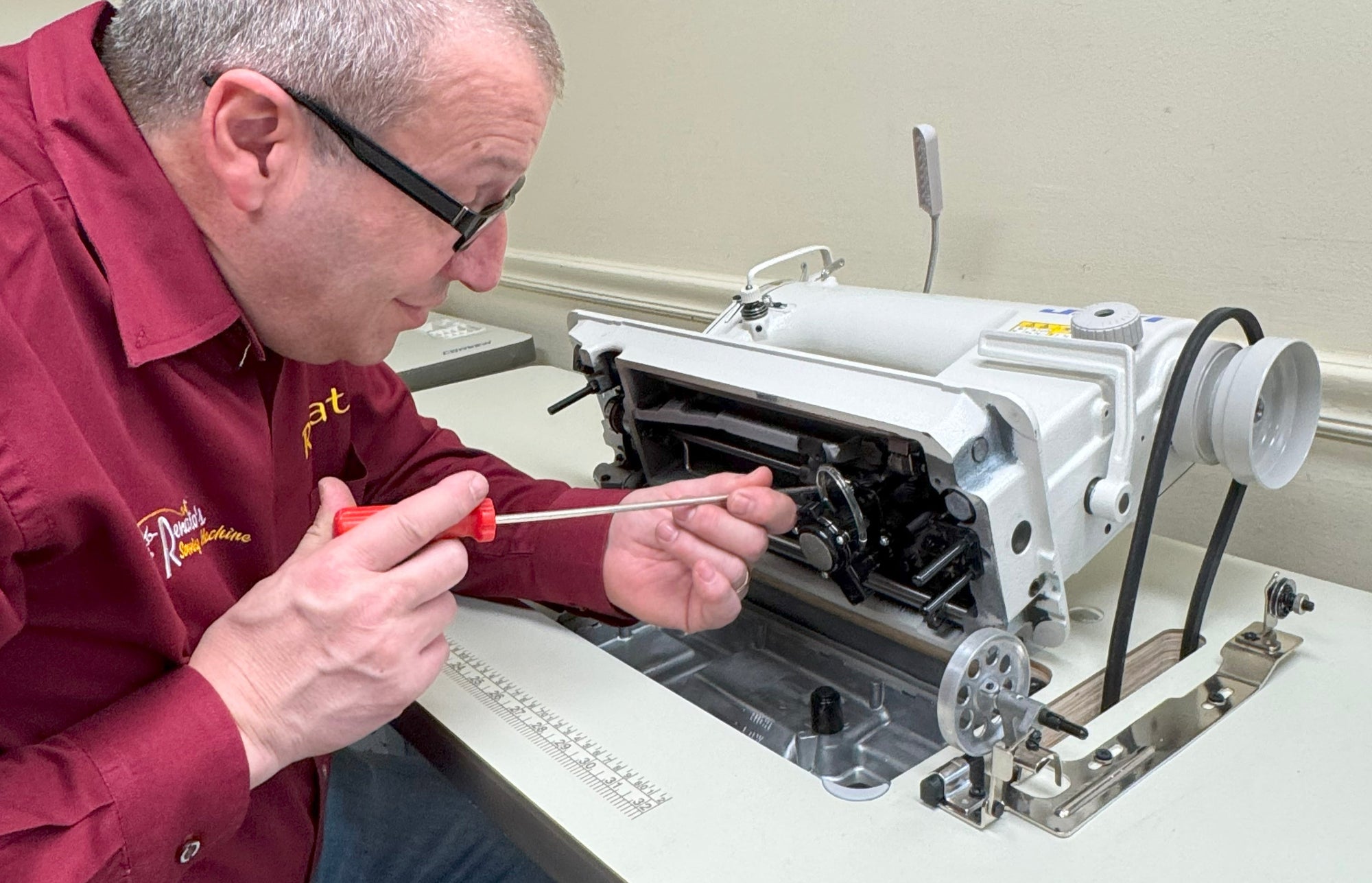 Renato servicing JUKI 8700 bottom pan